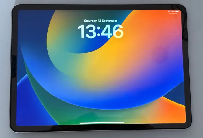 iPad Pro 11' (4a Geração) Com Garantia + Teclado Original