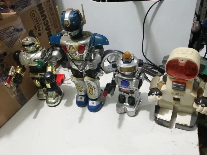 Robô antigo lote 4 unidades!