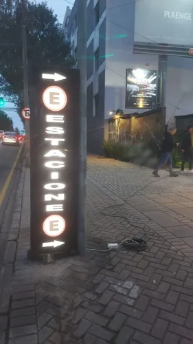 Comunicação Visual - Fachadas em led 4D - acm fachada - Totens em acm - Letras-caixas - ad