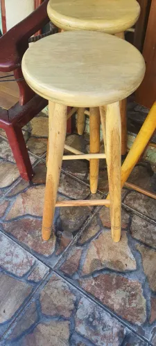 Banquinho de madeira