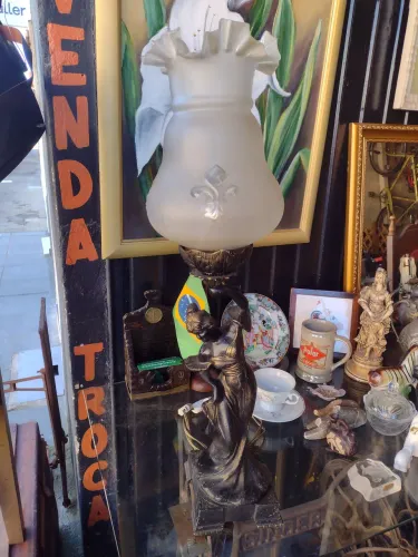 Luminária Escultura de Mesa Antiga 