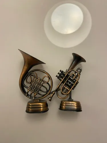 Miniaturas de instrumentos musicais. Apontador metálico 