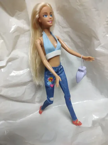 Boneca Barbie da Mattel com pernas articuladas (usada) cx29
