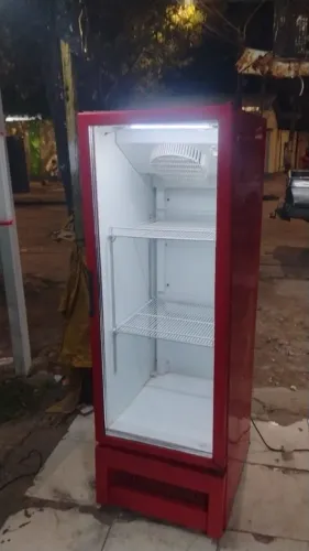 Geladeira Expositora Vermelha - Ideal para seu negócio!