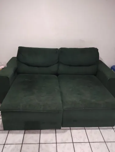 Sofá Verde Espaçoso e Confortável