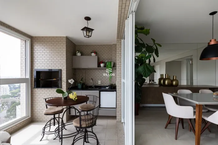 Apartamento à venda com 2 suítes no Cristo Rei em Curitiba