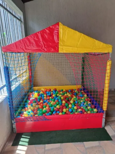 Aluguel de pula pula, piscina de bolinhas e outros 