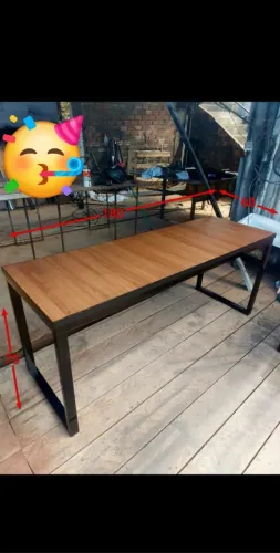 Mesa de jantar/escritório em madeira e metal
