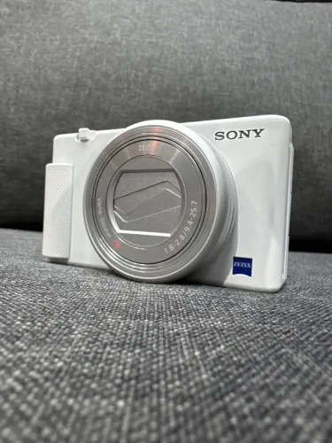 Sony ZV-1 com pouco uso - para vender logo!