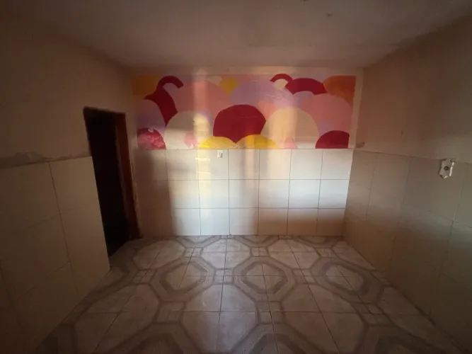 Alugo quarto! Água luz a parte