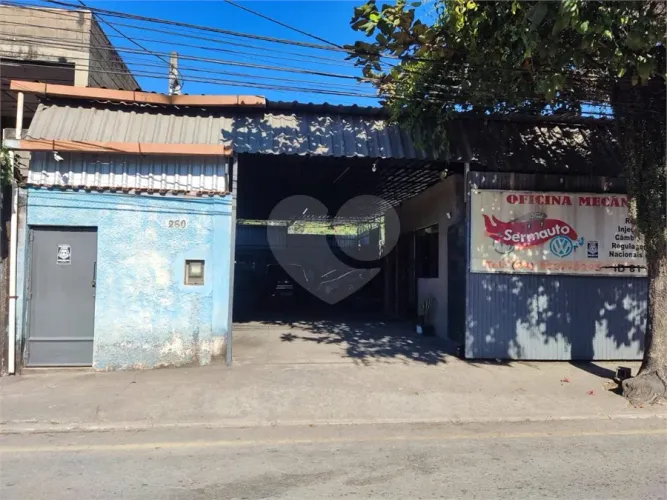 Galpão à venda em Aterrado - RJ