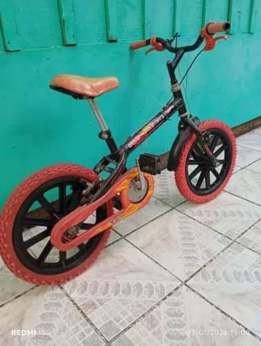 Bicicleta infantil hot Wheels aro 16