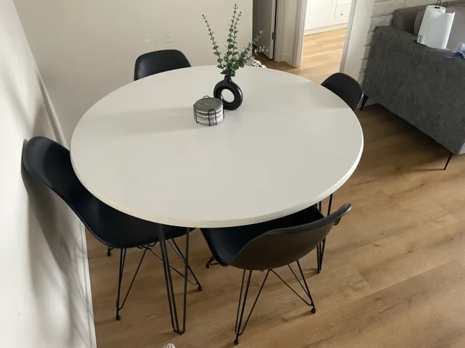 Conjunto de jantar (mesa+cadeiras)