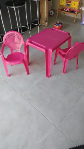Mesa e cadeiras infantil