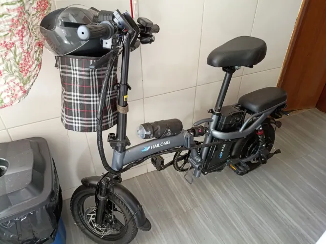 Vendo Bicicleta Eletrica dobrável, com capacete e cadeado, nova nunca usada
