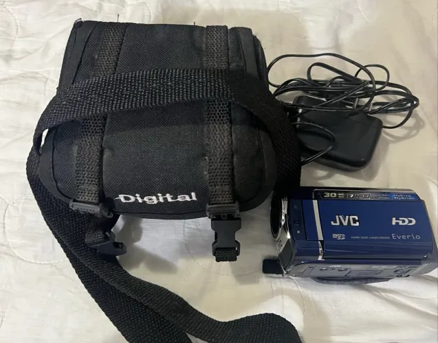 Filmadora JVC Everio HDD 30GB, zoom 35x, completa com bateria, carregador e bolsa