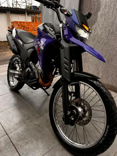 Moto em perfeitas condições,  toda revisada !