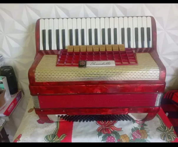 Acordeon scandalli italiana 120 em 4/5