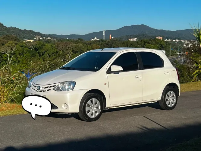 Toyota Etios X 1.3 Flex 16V 5P Mec. 2015