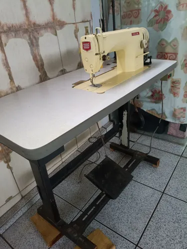 Máquina de Costura Reta Industrial