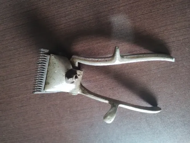 Antiga máquina de cortar cabelo Clipper (Inglaterra)