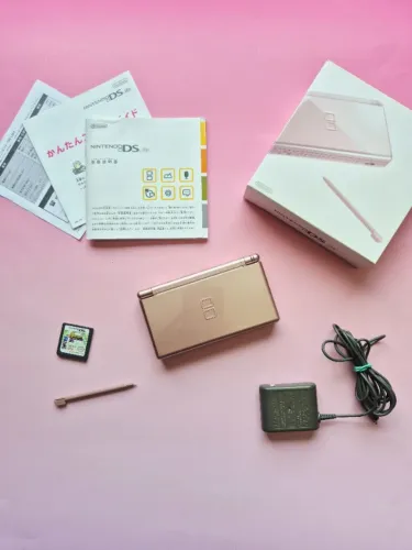 Nintendo DS Lite Metallic Rose (Rosa) Completo + Jogo Mídia Fisica