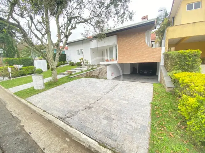 Casa TÉRREA em Condomínio Fechado - MORADA DOS PÁSSAROS - ALDEIA DA SERRA - Com 5 Dormitór