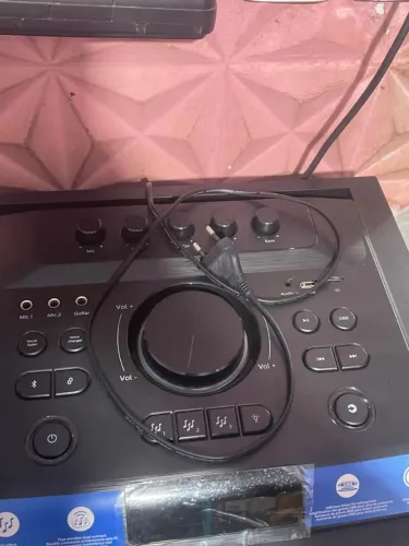 Vendo caixa som amplificador mais microfone 