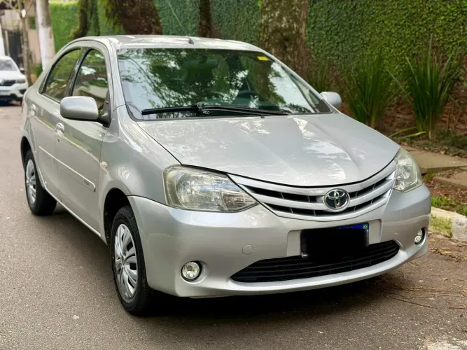 Toyota Etios XS Sedan 1.5 Flex 16V 4P Mec. 2013