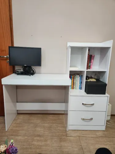Escrivaninha e Estante