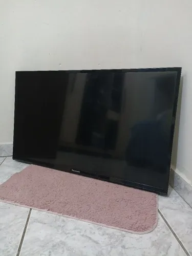 TV retirada de peças