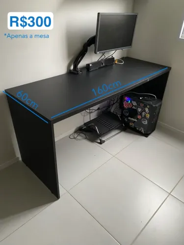 Mesa de escritório em MDF em ótimo estado