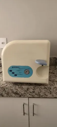 Autoclave Cristófoli 12litros, em funcionamento, mas precisa de manutenção. R$ 1200,00