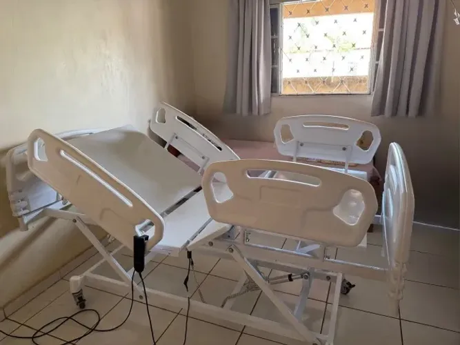 Vendo cama motorizada e colchão.