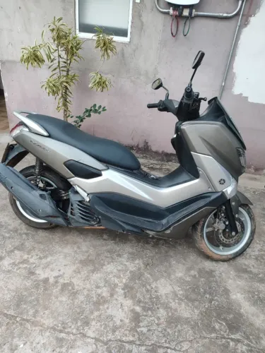 Moto NMAX - Scooter - bem conservada - pouco uso