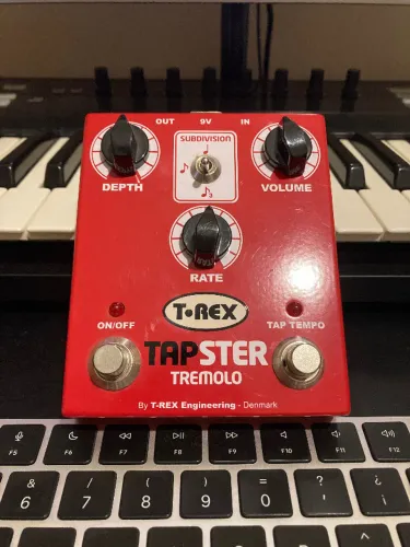 Pedal tremolo com tap tempo T-REX Tapster