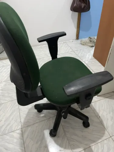     Cadeira de Escritório Verde Regulável