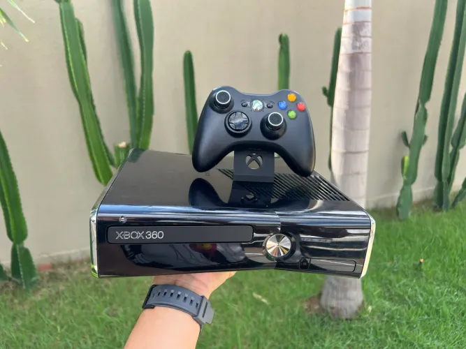 Xbox 360 Slim + Jogos