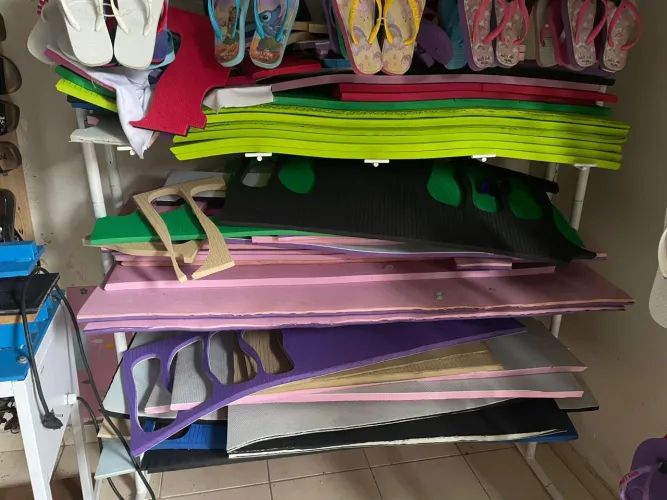 Vende-se uma fábrica de chinelo