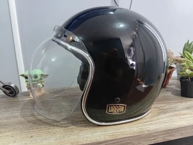 Capacete URBAN TAM 60 em Excelente estado de conservação.