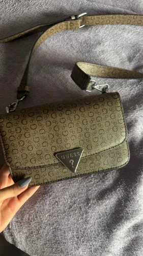 Bolsa transversal Guess com monograma, nova e com etiqueta, nunca usada.