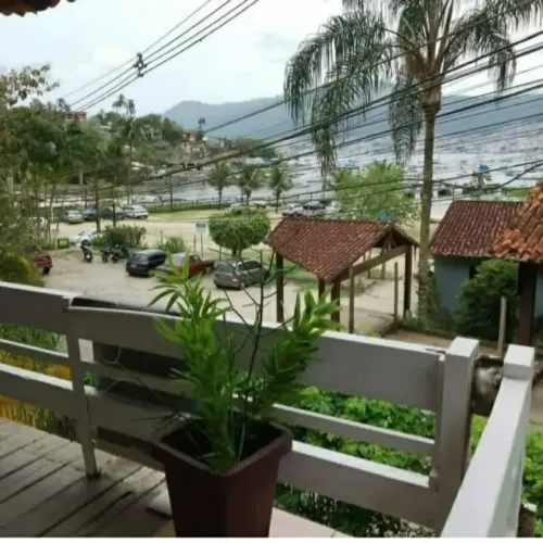 VENDO LINDA CASA COM VISTA MAR EM ANGRA DOS REIS - CONDOMÍNIO PERTO DO CENTRO