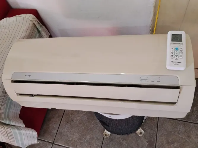 Vendo Ar condicionado Sprinter 9BTUs já instalado com material até 2 MT por R$ 1.300
