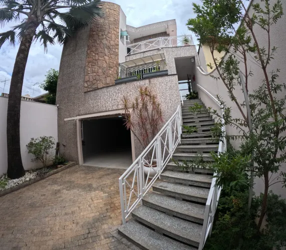 Sobrado de alto padrão com piscina!