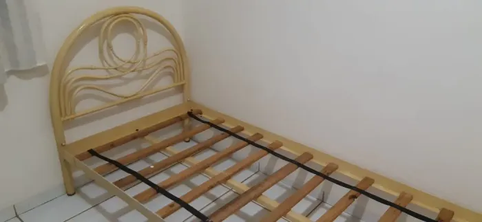 Cama tubular com colchão