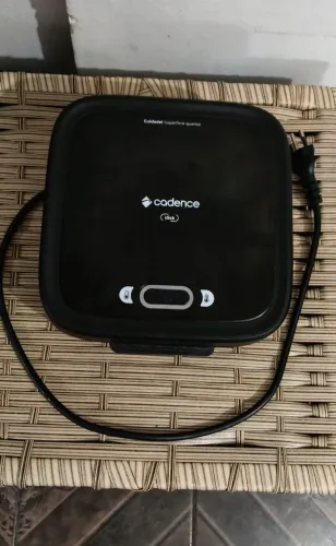 SANDUICHEIRA ELÉTRICA E GRILL CADENCE