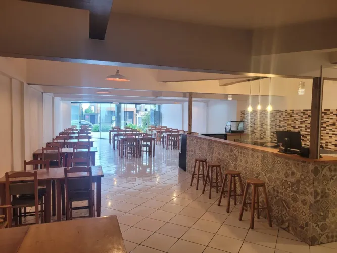 Loja comercial térrea na av. Aroeira da Praia, Praia de Mariscal, Bombinhas,SC