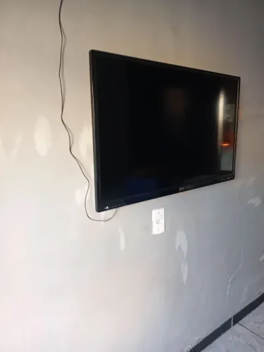 Vende se uma TV marca st 43 p .por 400 reais