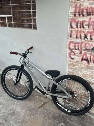 Bicicleta montada pra manobras e uso diário