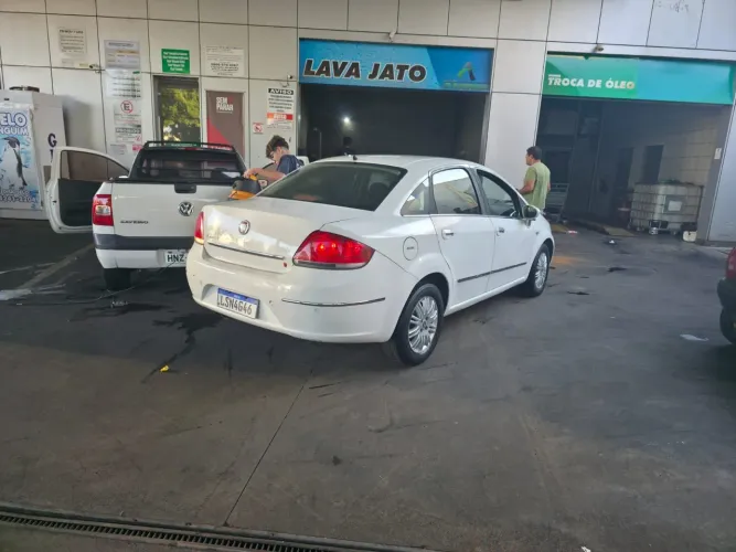 Fiat Linea Essence 1.8 Flex 16V 4P 2013
